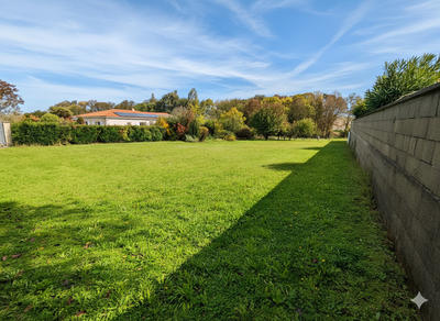 Terrain constructible - 1 500 m²