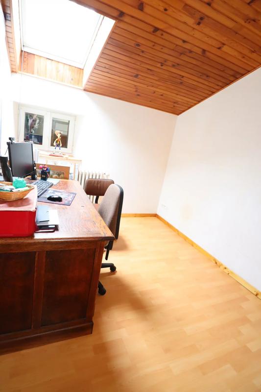 Maison - 240 m² - 12 pièces