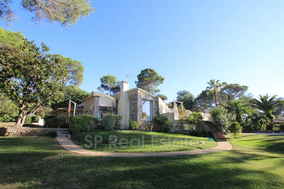 Maison - 250 m² - 8 pièces