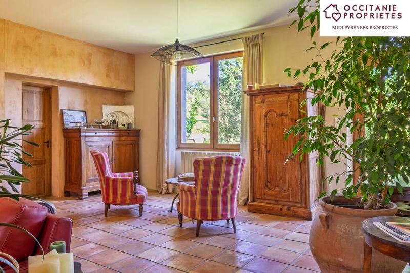 Propriété - 362 m² - 20 pièces