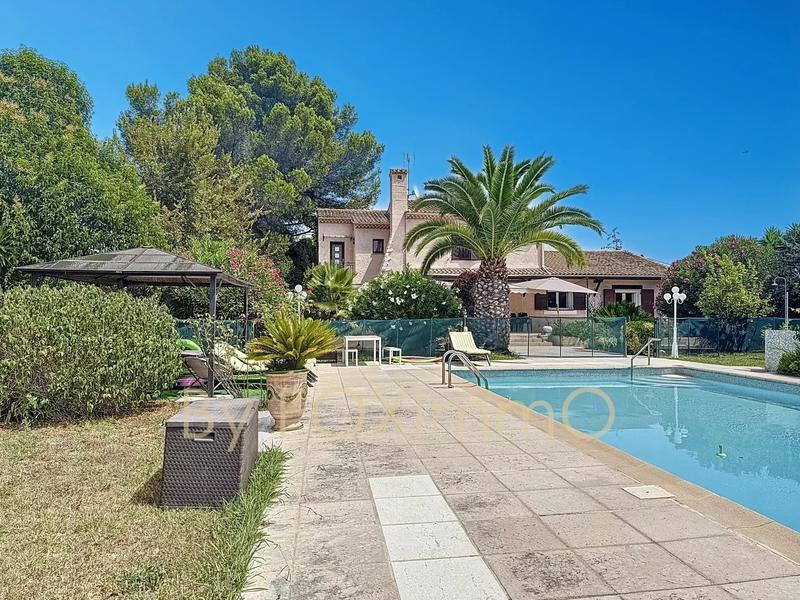 Villa - 215 m² - 7 pièces