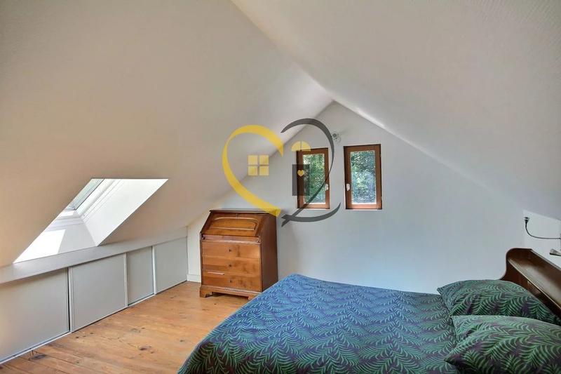 Propriété - 246 m² - 9 pièces