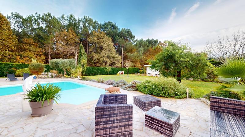 Maison - 205 m² - 7 pièces