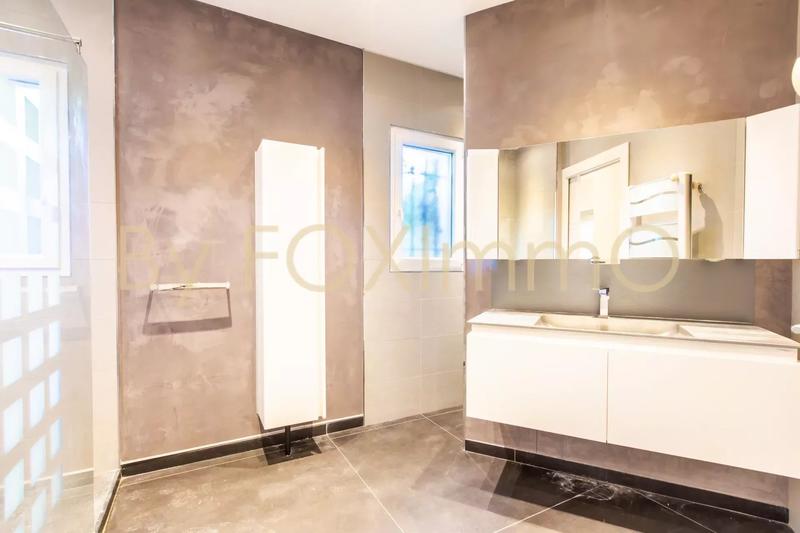 Maison - 334 m² - 8 pièces