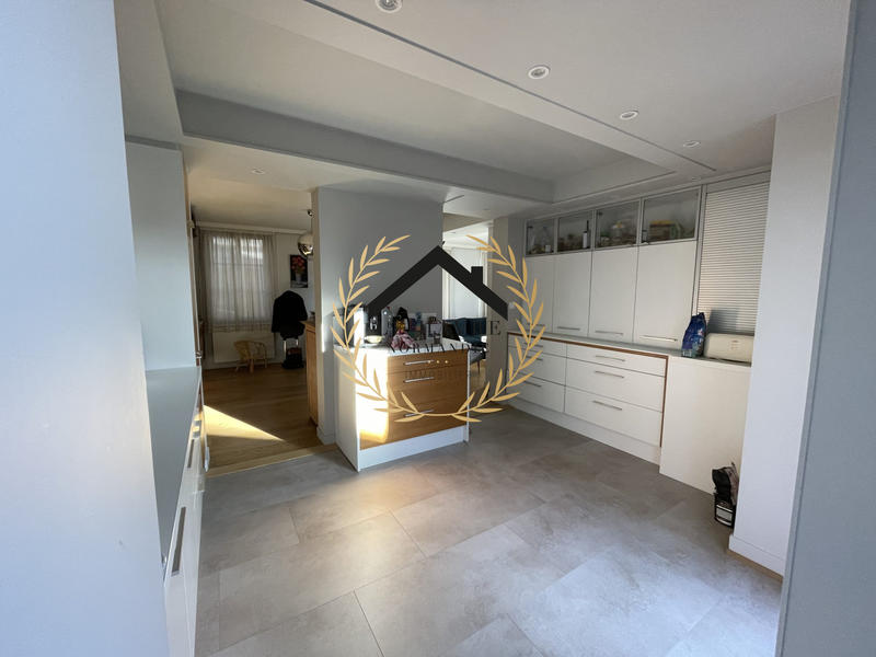 Maison ancienne - 210 m² - 7 pièces