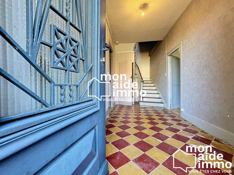 Maison - 305 m² - 8 pièces