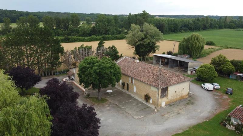 Propriété - 254 m² - 10 pièces