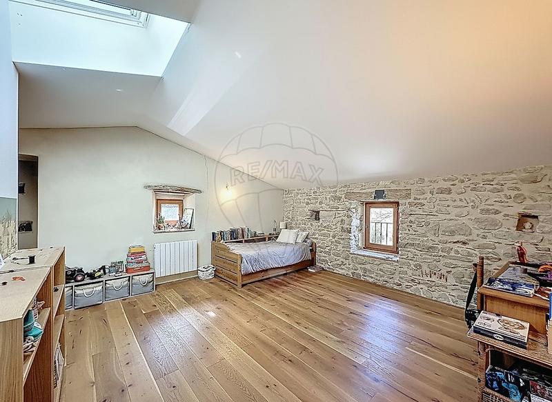 Maison - 243 m² - 8 pièces