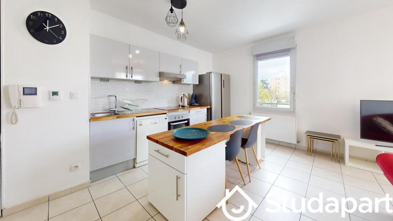 Chambre - 9 m² - 1 pièce