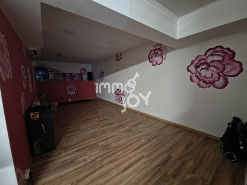 Local commercial - 114 m² - 5 pièces