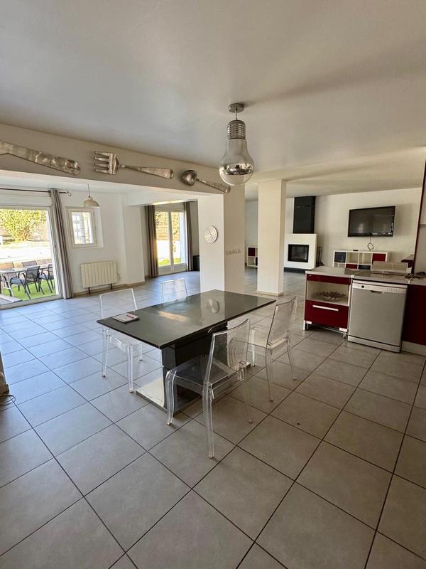 Maison - 195 m² - 5 pièces