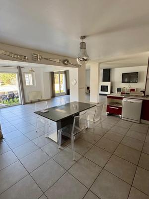 Maison - 195 m² - 5 pièces