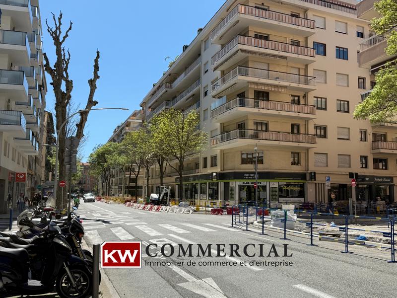 Fonds de commerce - Magasins - 68 m²