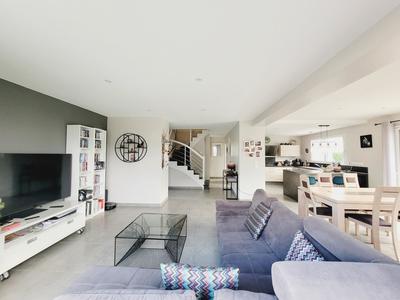 Maison - 195 m² - 8 pièces