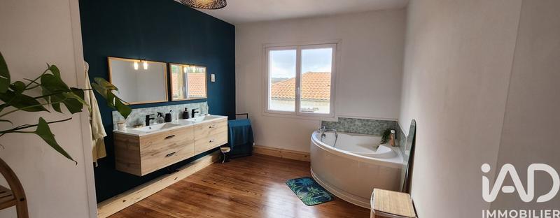 Maison - 270 m² - 6 pièces