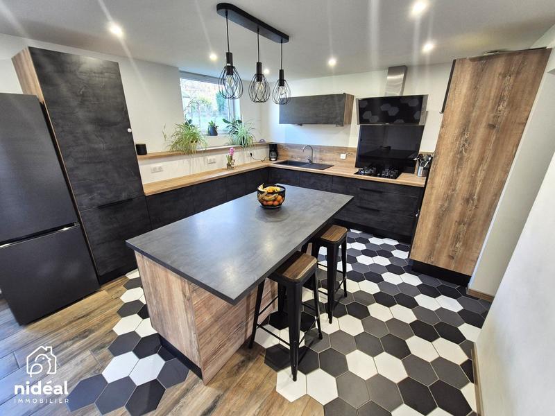 Maison - 99 m² - 4 pièces