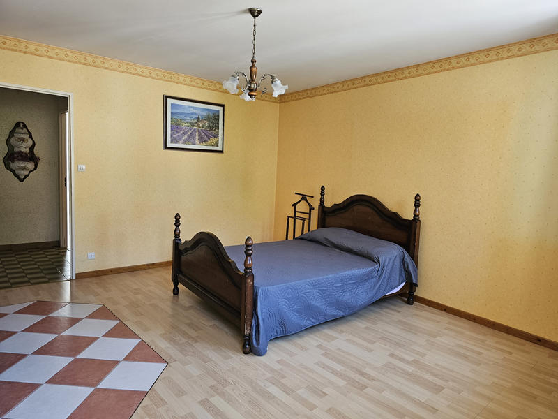 Maison - 220 m² - 7 pièces