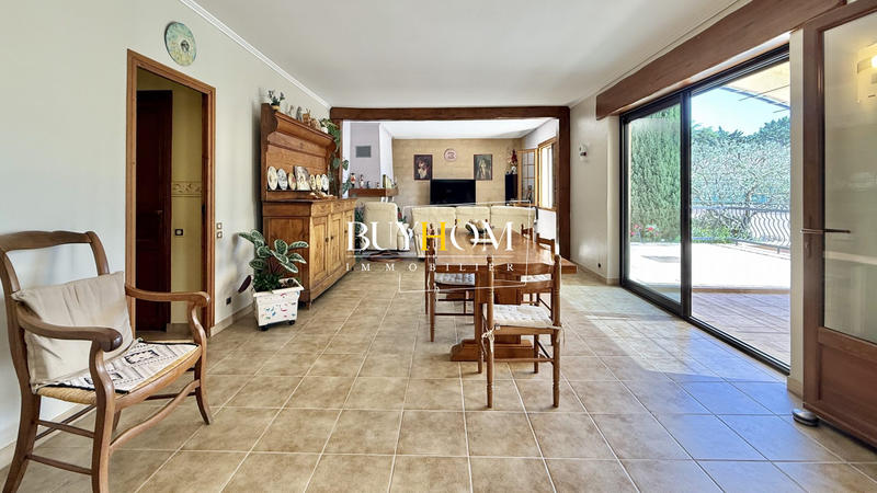 Maison - 220 m² - 9 pièces