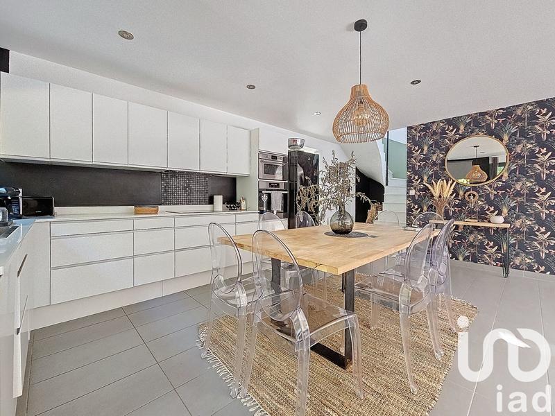 Maison - 185 m² - 7 pièces