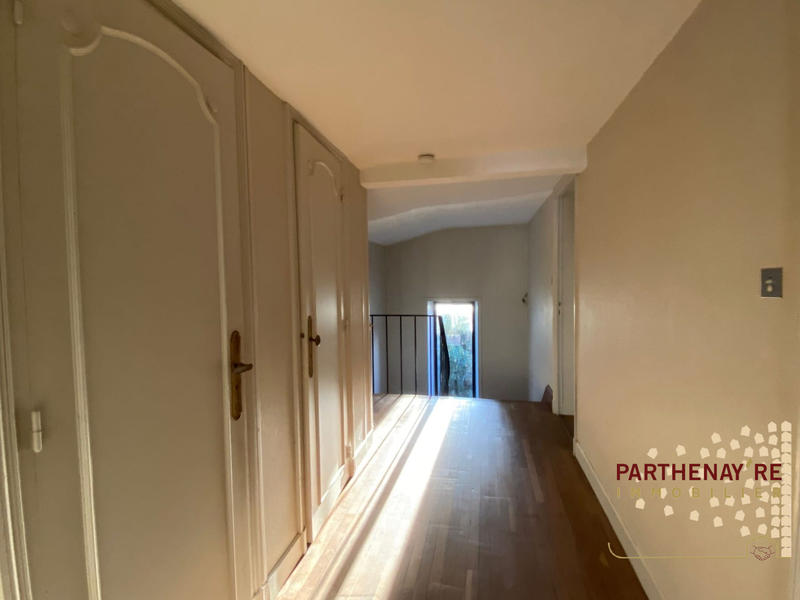 Maison - 220 m² - 8 pièces