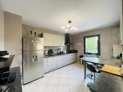 Pavillon - 256 m² - 8 pièces