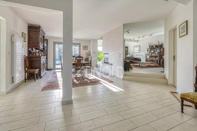 Maison - 232 m² - 11 pièces