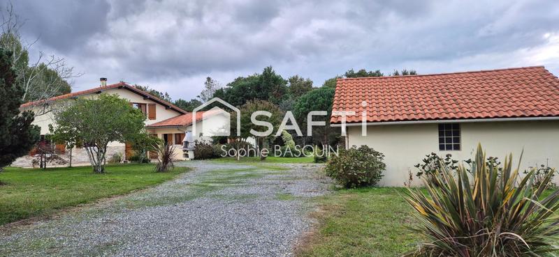 Maison - 210 m² - 8 pièces