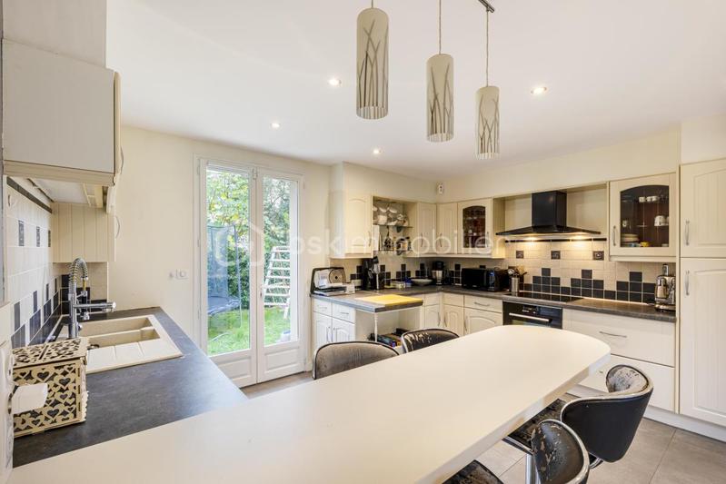 Maison traditionnelle - 123 m² - 6 pièces