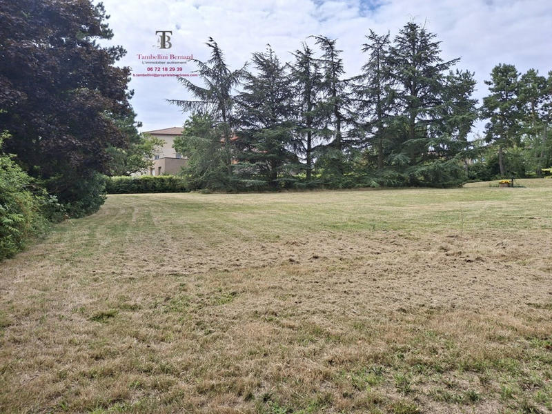 Terrain constructible - 778 m²