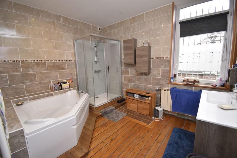 Maison traditionnelle - 178 m² - 7 pièces