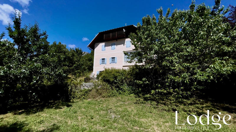 Maison - 400 m² - 26 pièces