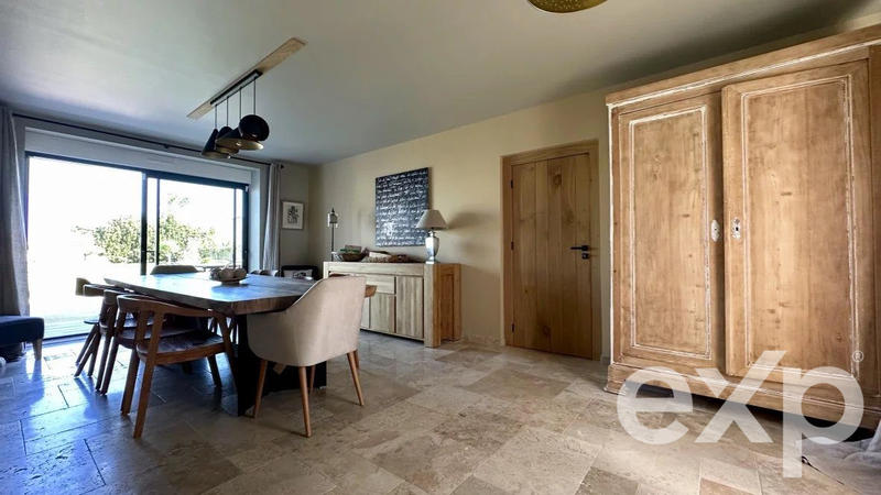 Maison - 207 m² - 9 pièces