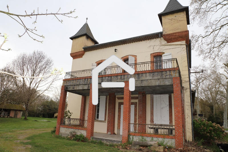 Demeure - 427 m² - 14 pièces