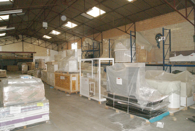 Entrepôt - 1 200 m²