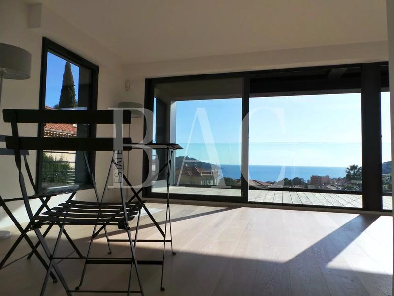 Villa - 250 m² - 8 pièces