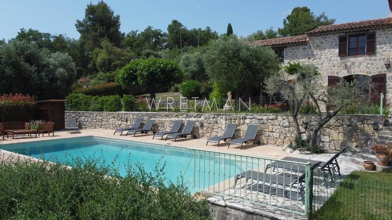 Villa - 201 m² - 6 pièces