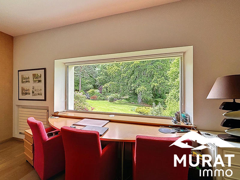 Maison - 242 m² - 9 pièces