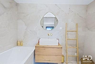 Maison - 222 m² - 5 pièces