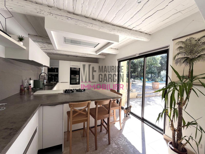 Maison - 220 m² - 7 pièces