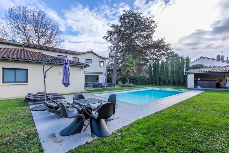 Maison - 300 m² - 7 pièces