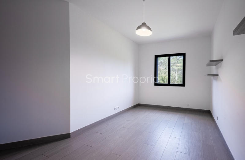 Propriété - 250 m² - 6 pièces