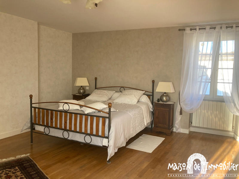 Maison - 353 m² - 9 pièces