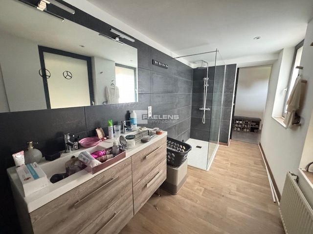 Maison traditionnelle - 166 m² - 5 pièces