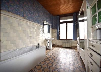 Maison - 325 m² - 9 pièces