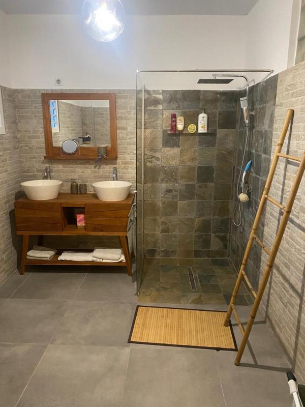 Maison - 260 m² - 7 pièces