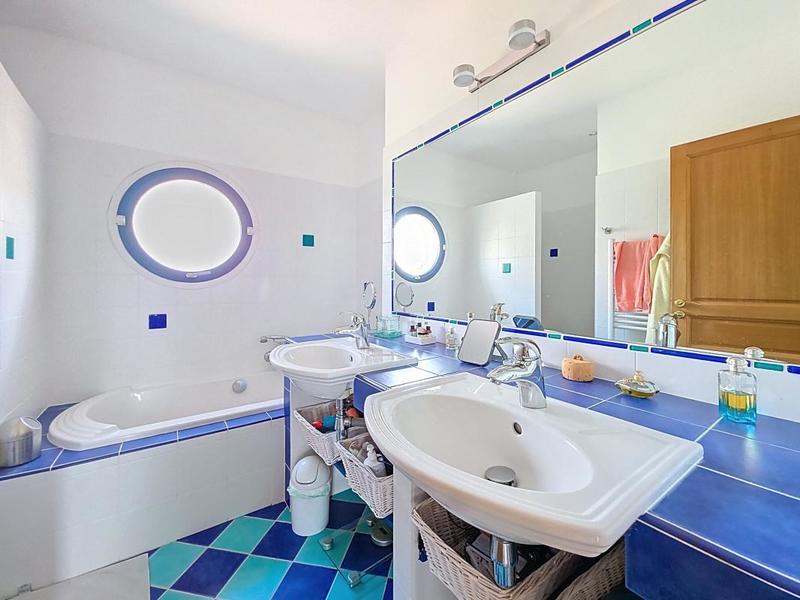 Maison - 200 m² - 5 pièces