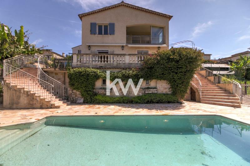 Maison - 182 m² - 6 pièces