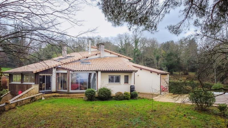 Maison - 175 m² - 9 pièces