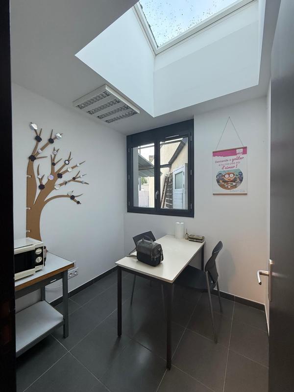 Local commercial - 120 m² - 6 pièces