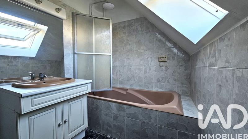 Maison - 234 m² - 9 pièces